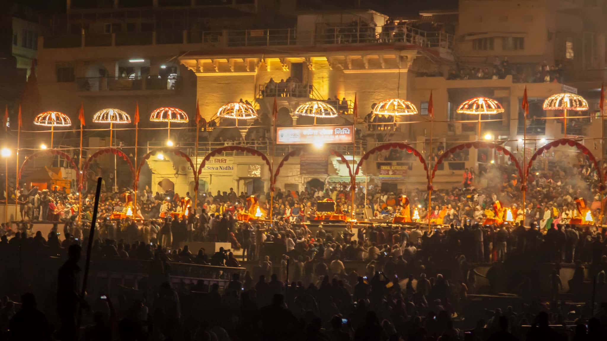 Evening aarti at Dashashwamedh Ghat