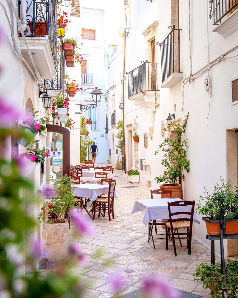 An outside restaurant in the white streets of Locorotondo Puglia