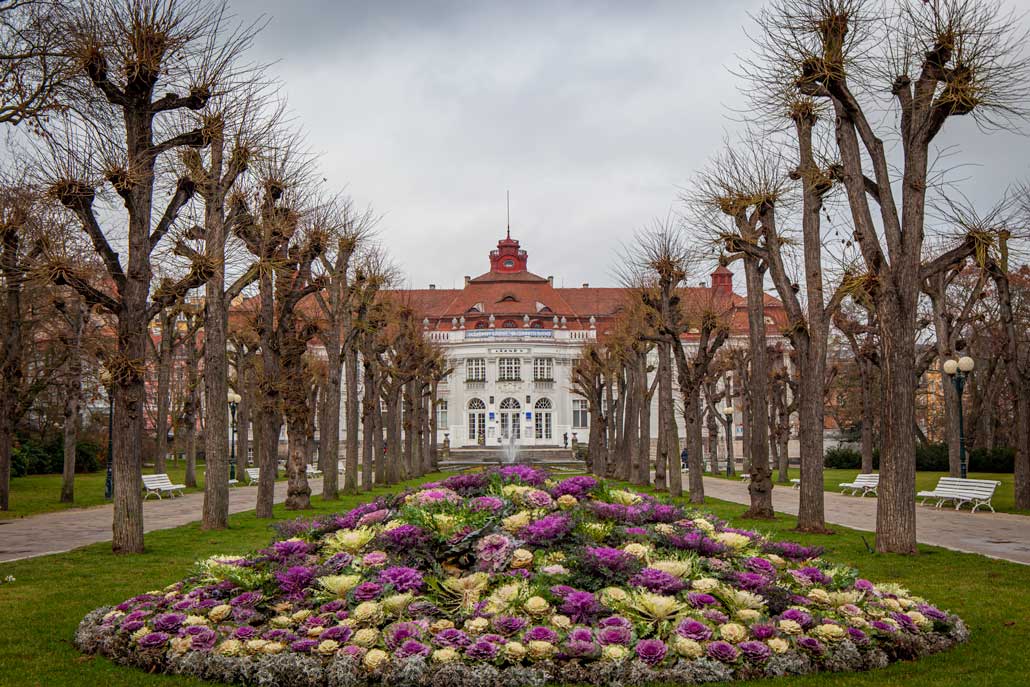 The gardens in-front of the Elizabeth Bath