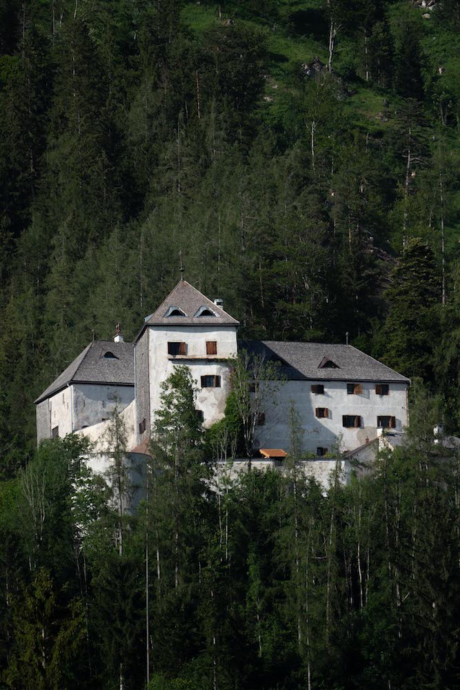 Schloss Lichtenberg high above the city