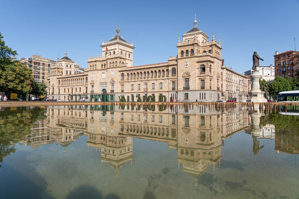 Reflections of the Academia de Caballería