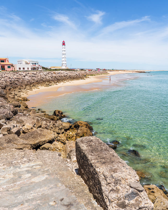 The crystal-clear waters of Ilha do Farol