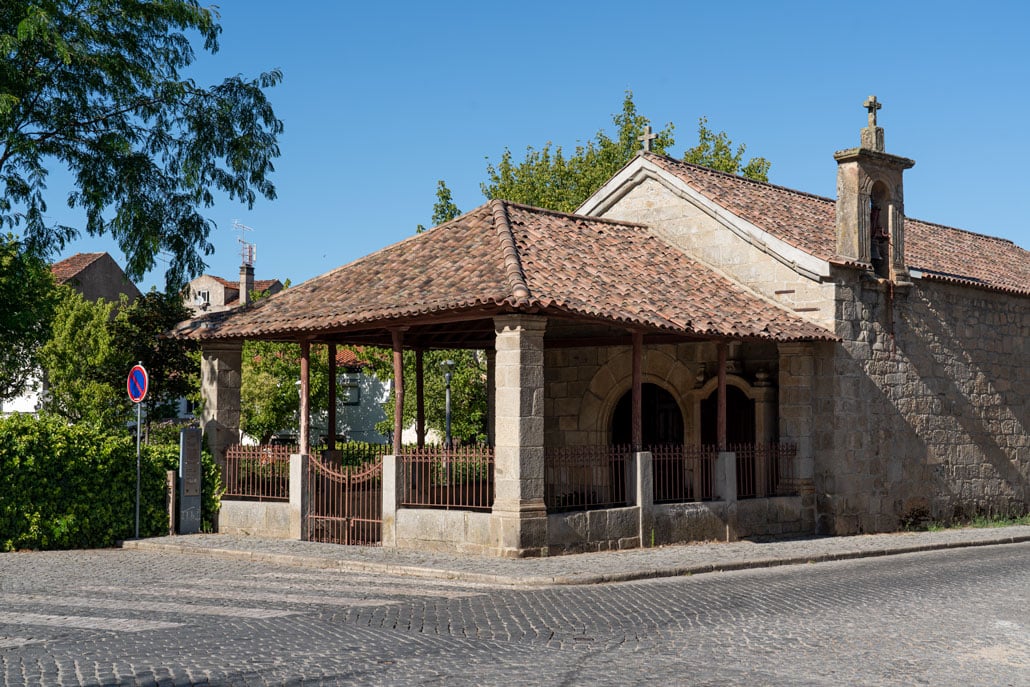 Fundão's architecture is influenced by the local stone