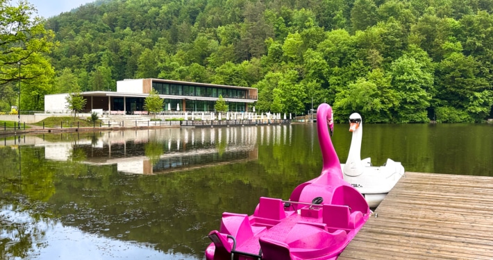 Lake Thal in Graz is a fun place to take a family boat ride