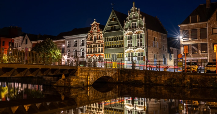 Mechelen's three oldest houses are reflected in the Dyle