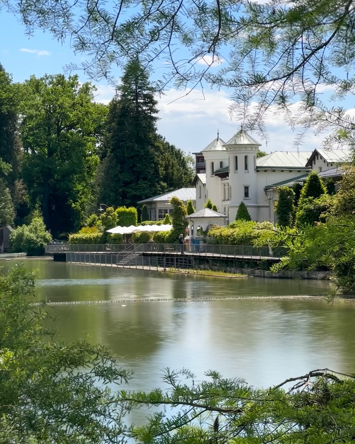 Crossing the central Hilmteich lake en route