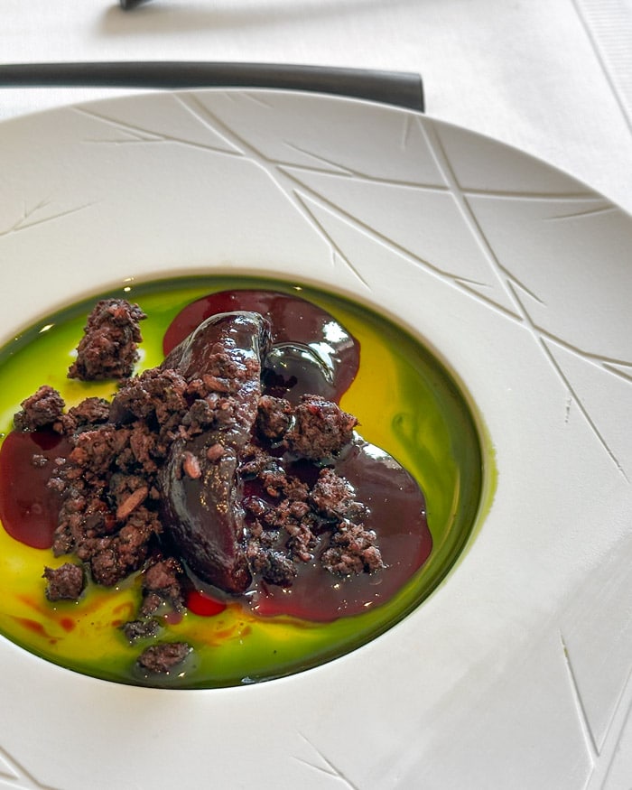 Dehydrated beetroot with blood sausage