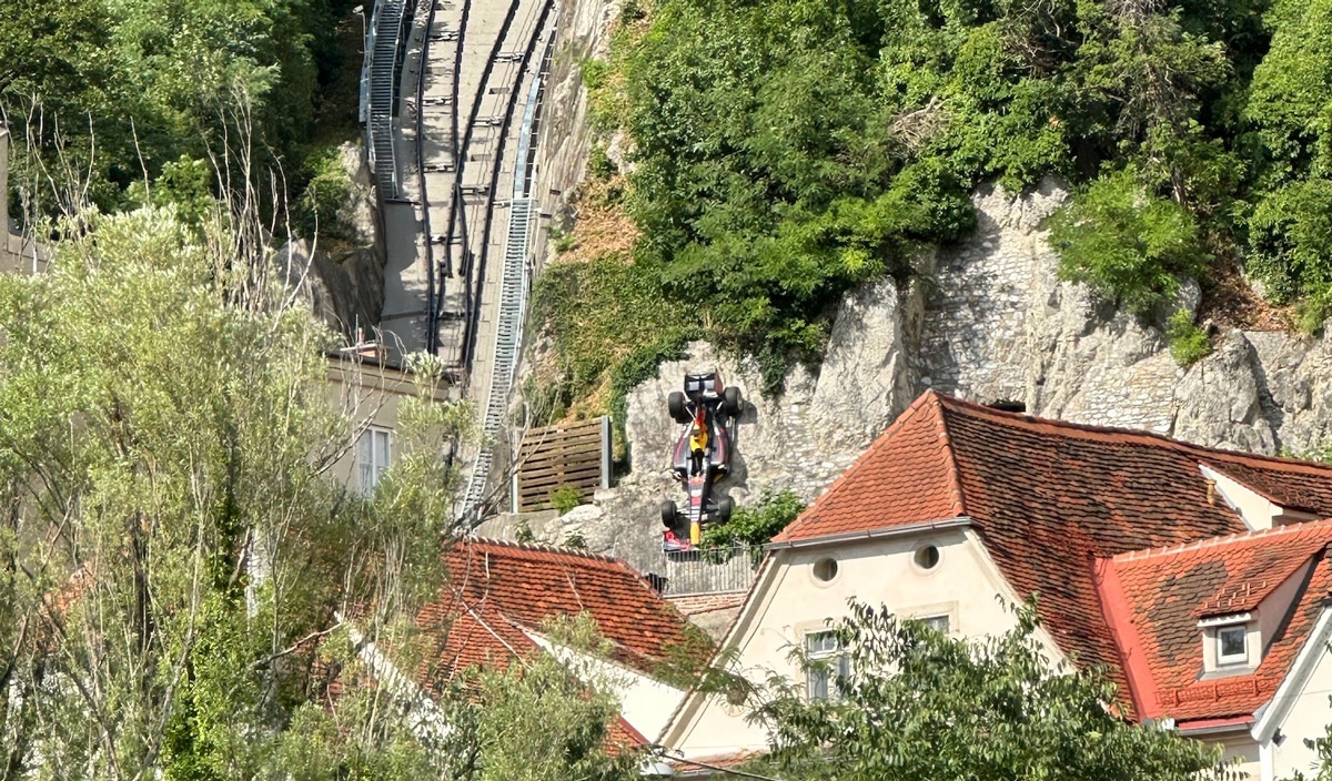 An F1 Racing Car next to the funicular's rails
