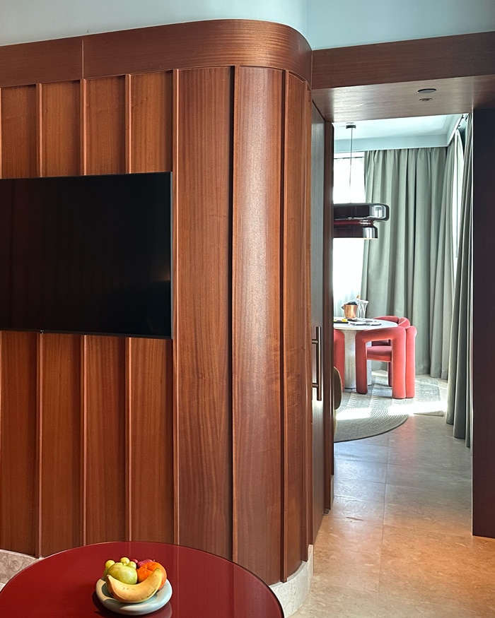 The suite's ingenious design, with a central walk-in and bathroom