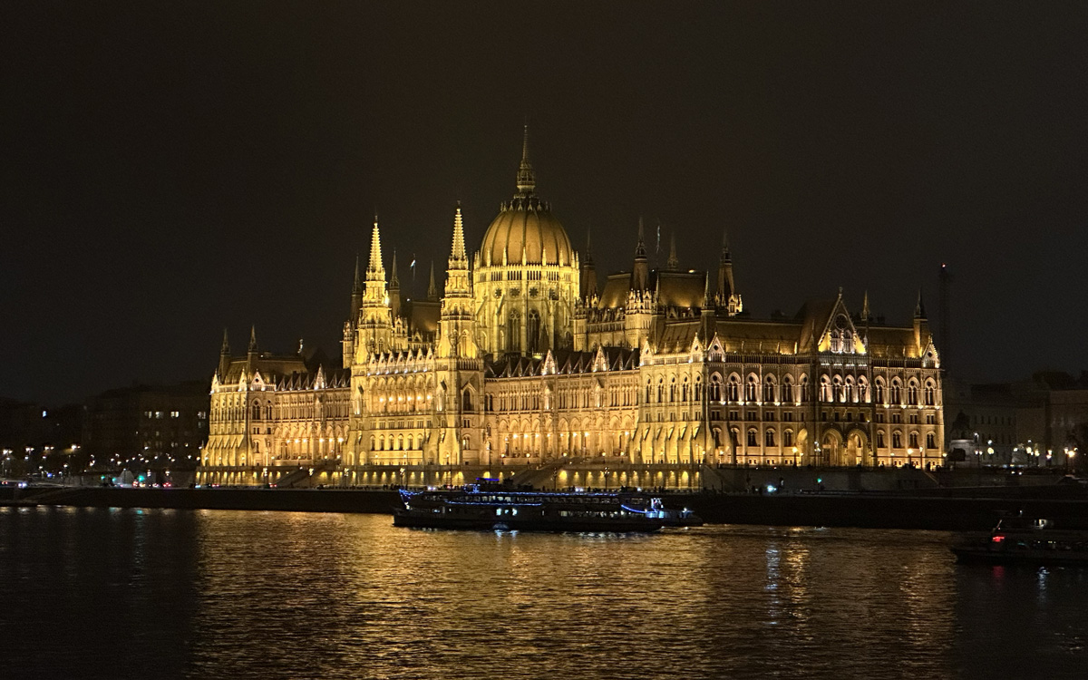 A cold winter evening admiring Budapest's architecture